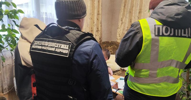 Виявлення спроби вивезення синів за кордон за допомогою фальшивих медичних документів: на Буковині затримано двох жінок, повідомляє Державна прикордонна служба України. ФОТО.
