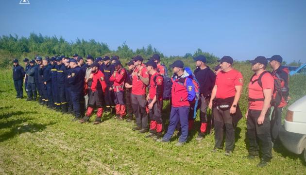 У Прикарпатському регіоні рятувальники з вечора займаються пошуками дитини, що пропала в лісі.