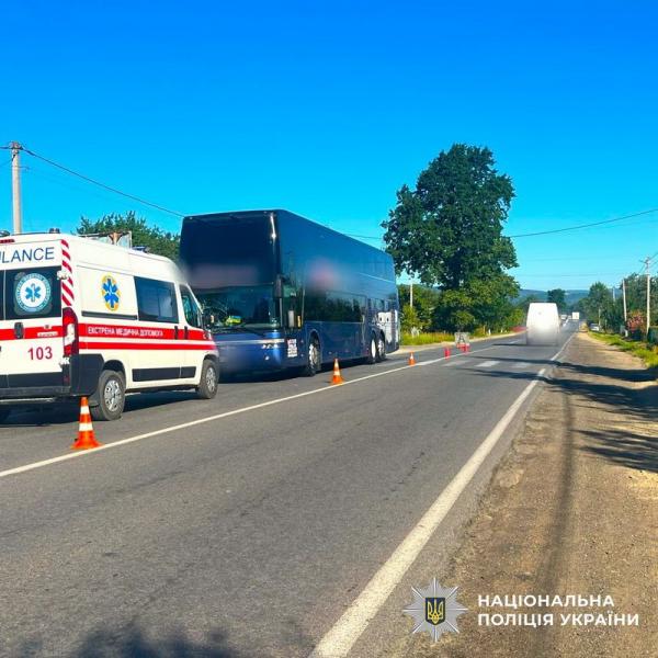У Долині водій автобусу наїхав на 76-річну жінку.