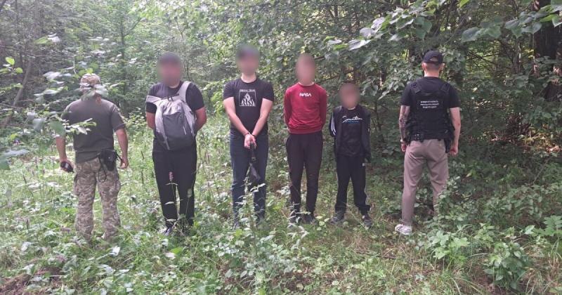 Спробували переправити чоловіків до Румунії за 5 000 євро: на Буковині затримано неповнолітніх 
