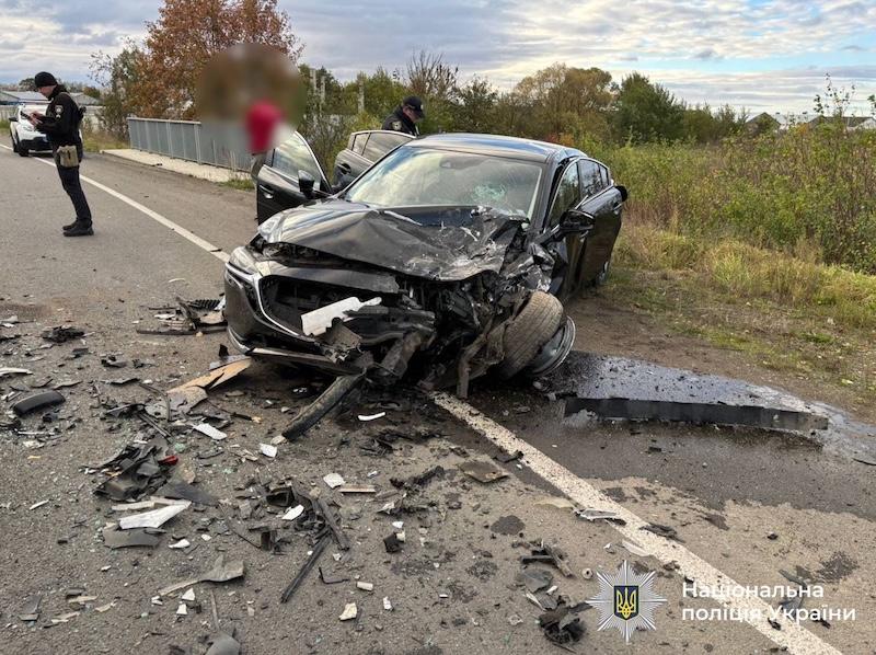 У Тисмениці сталася дорожня аварія за участю двох автомобілів: обидва водії потрапили до лікарні.