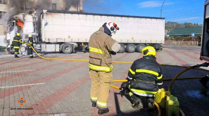 У Снятині пожежники ліквідували займання вантажного автомобіля.