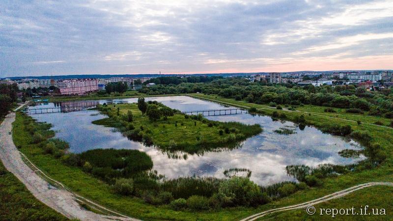 У Франківську на суму близько 8 мільйонів гривень проводять роботи з благоустрою території поблизу Німецького озера в рамках проекту, фінансованого Європейським Союзом.