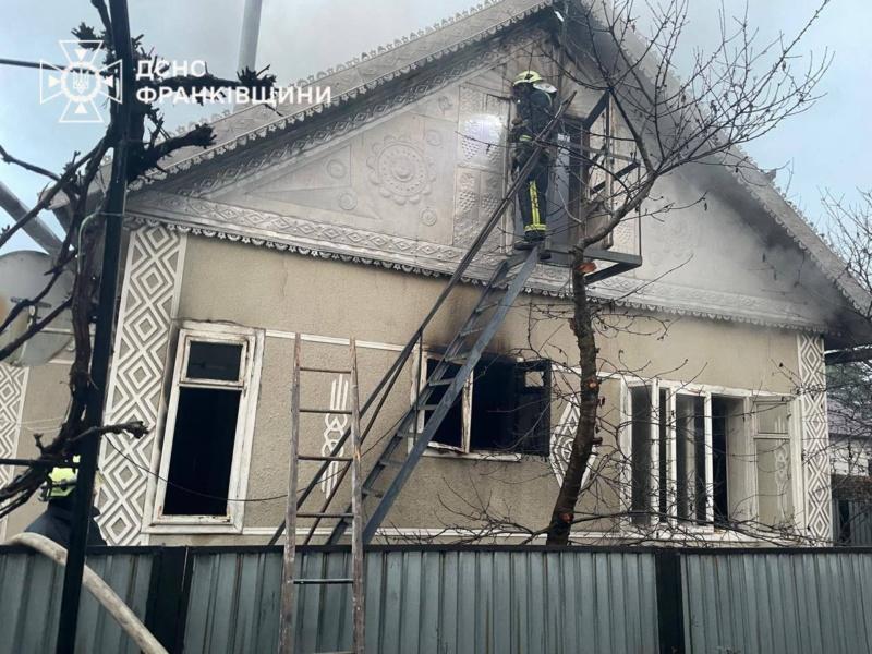 У Косівському районі під час ліквідації пожежі в житловому приміщенні було знайдено тіло жінки.