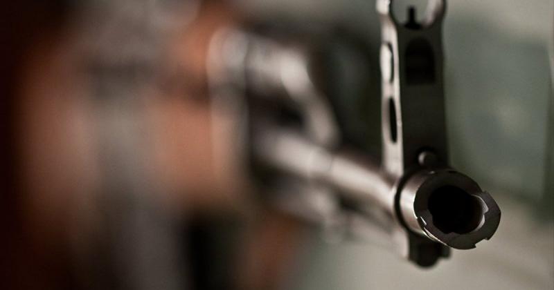 Депутату з Івано-Франківської області висунуто обвинувачення за участь у бійці та застрелення знайомого в ногу з автомата, повідомляє Державне бюро розслідувань.