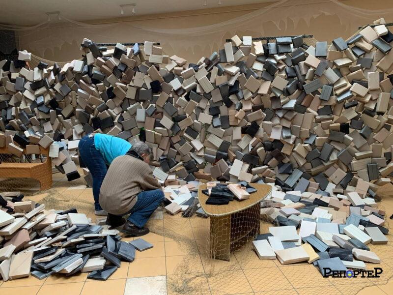 Івано-Франківський театр ляльок організовує збір колготок для виготовлення сіток для фронту.