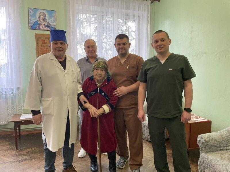 У лікарні Снятина вдало провели операцію на 89-річній пацієнтці.