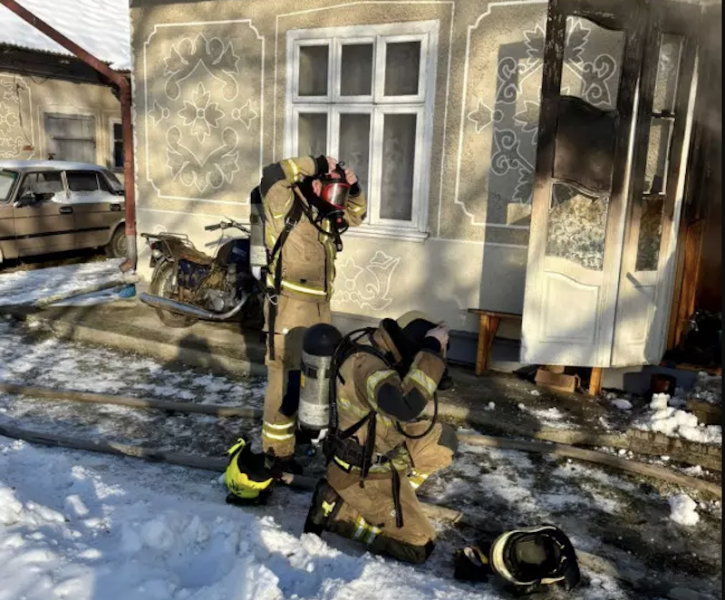 У Коломийському районі під час гасіння пожежі було знайдено тіла двох осіб.