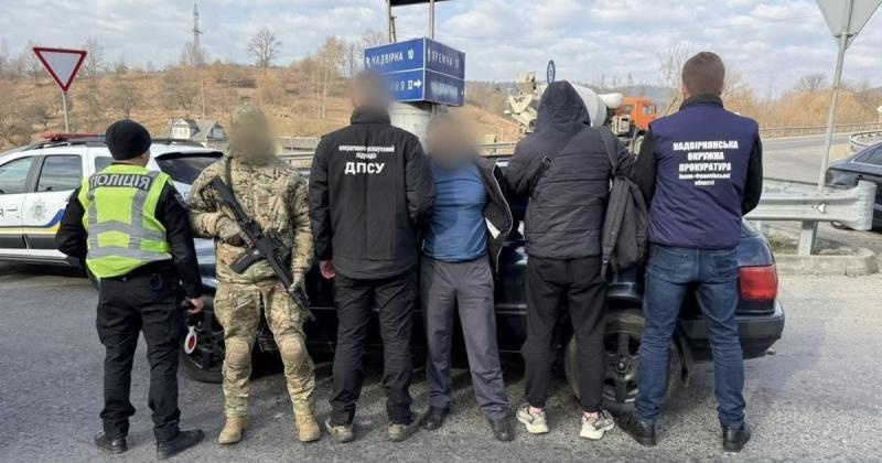 62-річний мешканець Івано-Франківщини спробував перевезти до Румунії свого 25-річного співвітчизника (ФОТО)