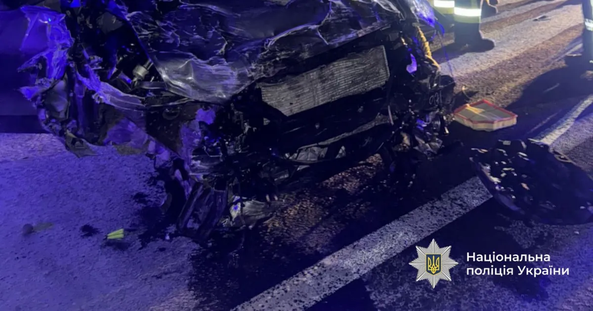 Сумна дорожньо-транспортна пригода в Івано-Франківській області: загинули доросла особа і дитина.