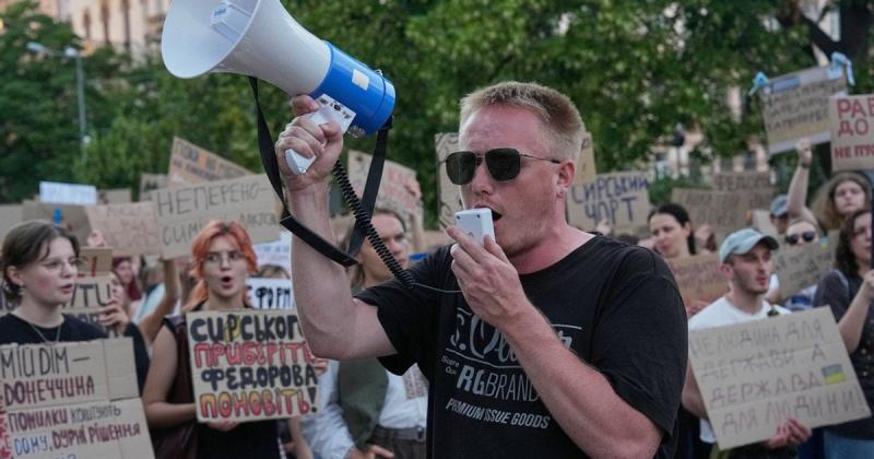 У Києві та в інших населених пунктах протестні акції тривають вже п'ятий день (фото, відео)