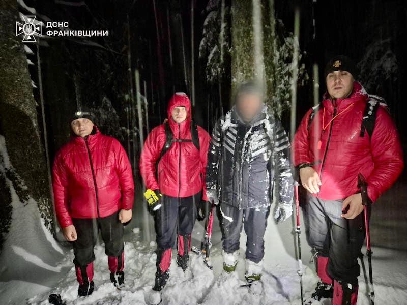 Луцький житель загубився під час спуску з Говерли – йому на допомогу прийшли рятувальники.