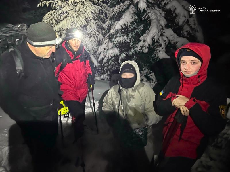 На Говерлі загубився 21-річний мандрівник з Дніпра – йому надали допомогу рятувальники.