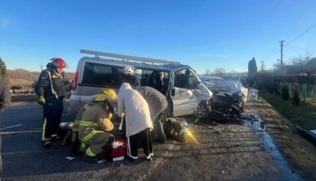 Аварія на Прикарпатті: у правоохоронців надали оновлену інформацію про стан потерпілих.