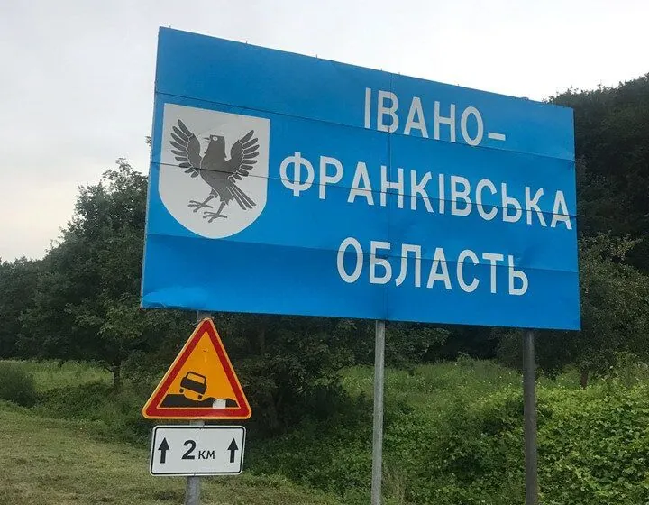 Вночі в Прикарпатті ворог здійснив напад за допомогою дронів, націлившись на критично важливі об'єкти інфраструктури, внаслідок чого сталися пожежі. | УНН