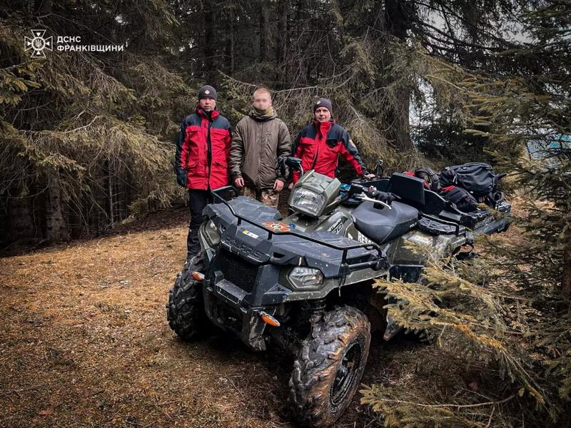 Рятувальні служби надали допомогу туристу, який втратив орієнтир неподалік полонини Ліщина у Верховинському районі.