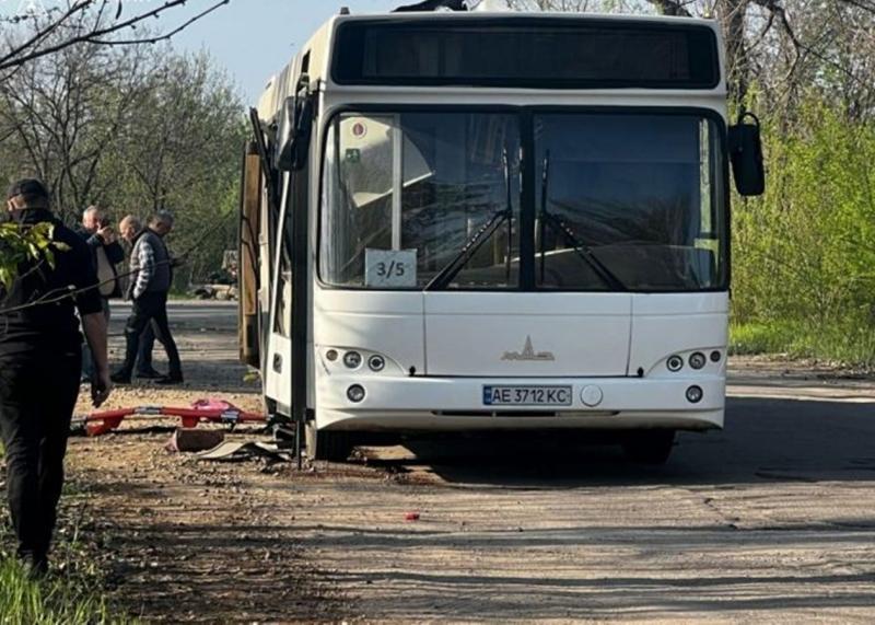 Російські війська обстріляли автобус у Марганці: численні жертви.