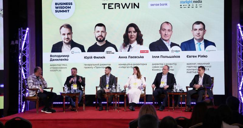 Технологія прямого зв'язку з клієнтами від Starlink, європейські методи будівництва житла та формування регіональних центрів: як бізнес адаптується до відновлення України -- Delo.ua