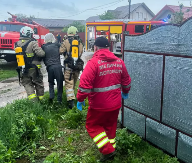 У Городенці під час пожежі вдалося врятувати чоловіка.