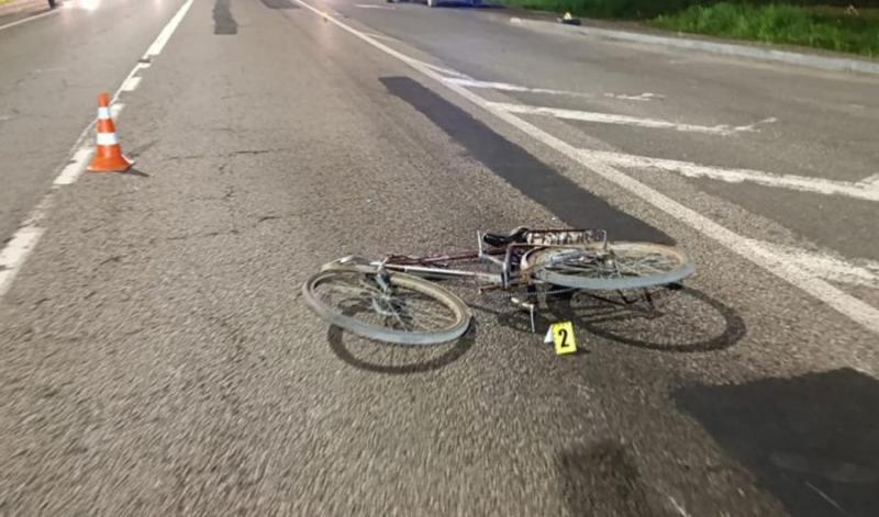 У Бродах велосипедист опинився під колесами вантажного автомобіля.