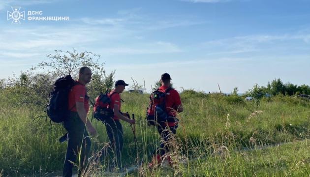 В Прикарпатті вже протягом двох днів тривають пошуки шестирічного хлопчика, який зник у лісі.