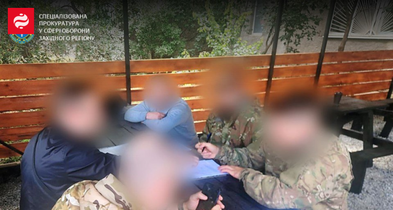 Двом солдатам, які вчинили напад на бійця 