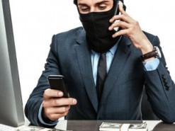 Шахраї обманули дружину зниклого безвісти військовослужбовця, заволодівши її коштами у сумі 20 тисяч гривень.