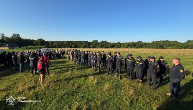 У Прикарпатті вночі було знайдено восьмирічного хлопчика, який зник під час прогулянки лісом.