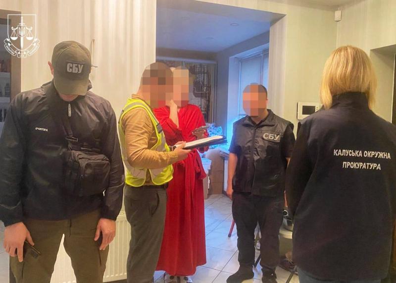 В Івано-Франківській області чиновниця передала своєму синові активи державного підприємства.