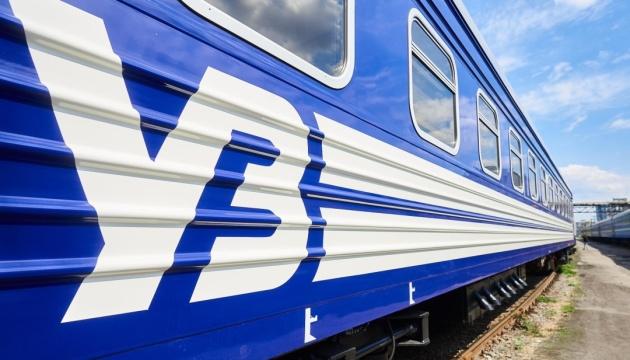 Укрзалізниця змінила напрямки поїздів до Запоріжжя у відповідь на обстріли з боку РФ.