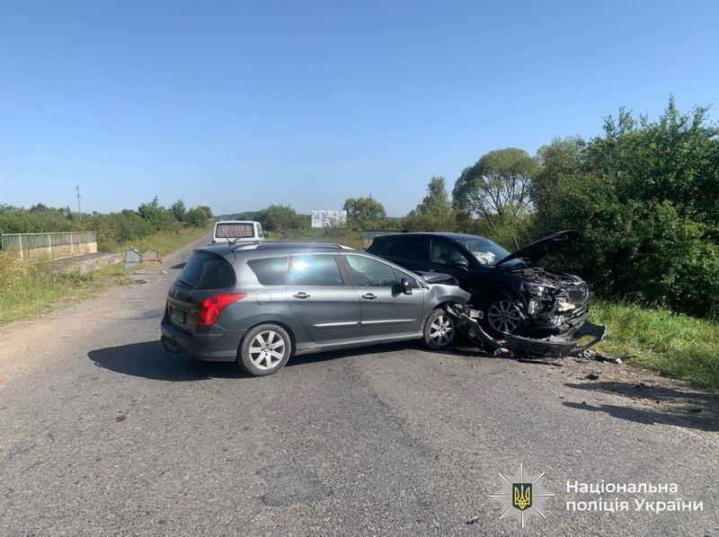 У Прикарпатському регіоні водій у стані алкогольного сп'яніння, користуючись фальшивими правами, став учасником дорожньо-транспортної пригоди.