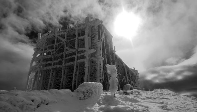 У Карпатах випав сніг, а температура опустилася до -5°С.
