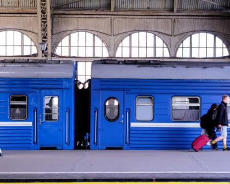 На фоні агресії Російської Федерації спостерігаються затримки у русі поїздів. Внаслідок подій постраждав машиніст Укрзалізниці.