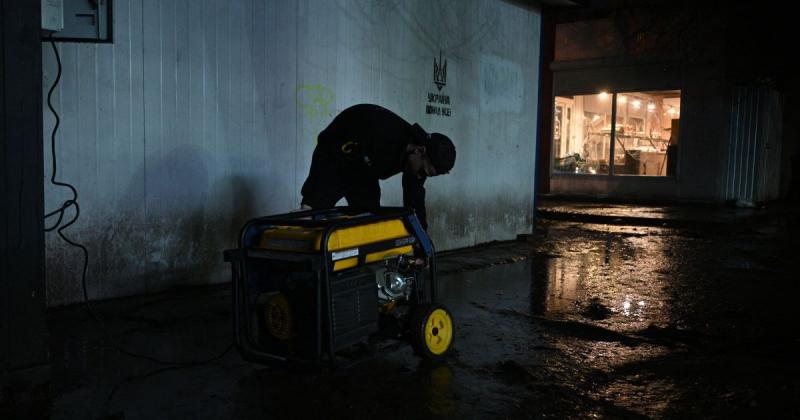 Атака на Україну: в яких регіонах введені аварійні відключення електроенергії.