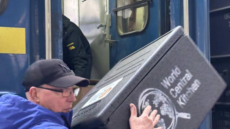 Обстріли. Потяг з Краматорська до Івано-Франківська затримується на 9 годин.