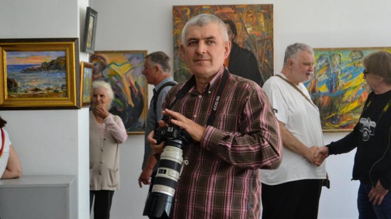 У Франківську правоохоронці ідентифікували особу нападника, який атакував фотокора Юрія Рильчука.