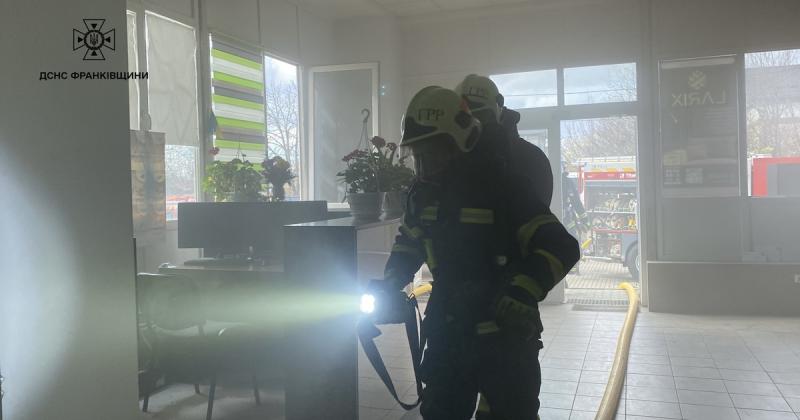 У Івано-Франківську внаслідок вибуху на зарядній станції травмувалися дві особи - Новини bigmir)net.