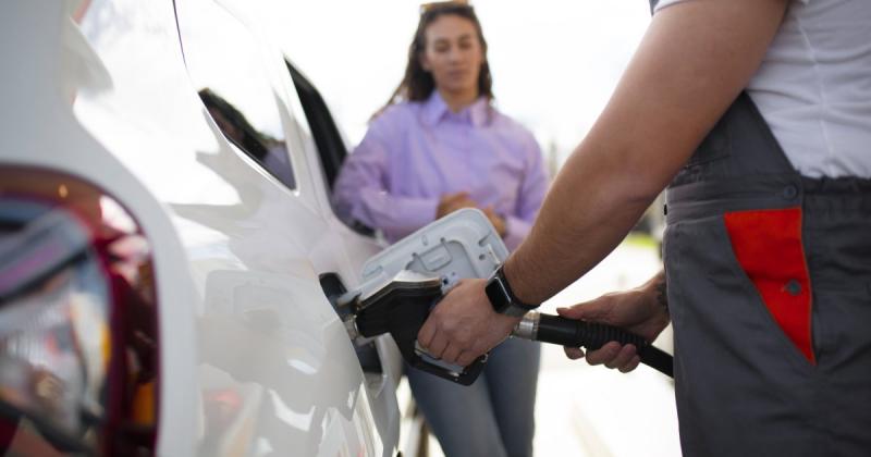 Більше ніж половина нелегальних автозаправних станцій в Україні розташована в п'яти регіонах: де саме — зазначає Delo.ua.