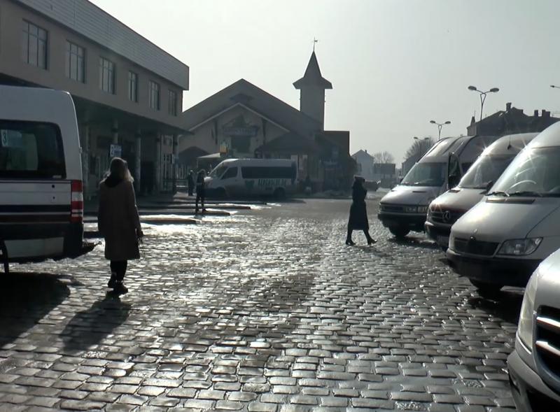 Обмеження на пересування транспорту в Івано-Франківській області: які саме ділянки будуть закриті для проїзду.