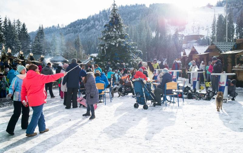 Вартість святкування Різдва та Нового року 2026 у Буковелі: ціни на проживання, скі-паси та розважальні заходи.