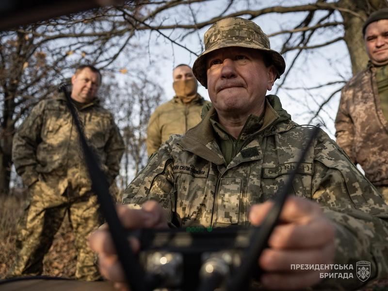 Міг би провести час з онукою, але 