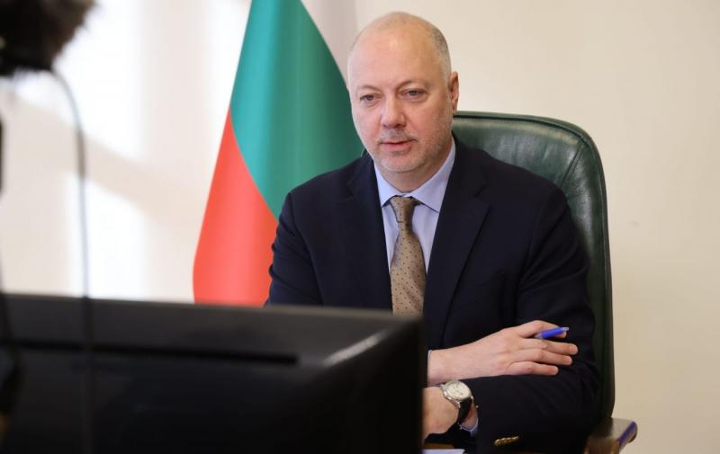 Уряд Болгарії подав у відставку внаслідок масових протестів, які відбулися через невдоволення податковою політикою та корупційними скандалами.