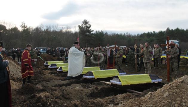 У Львівській області вперше відбулося поховання невідомих солдатів, які загинули під час повномасштабної війни.