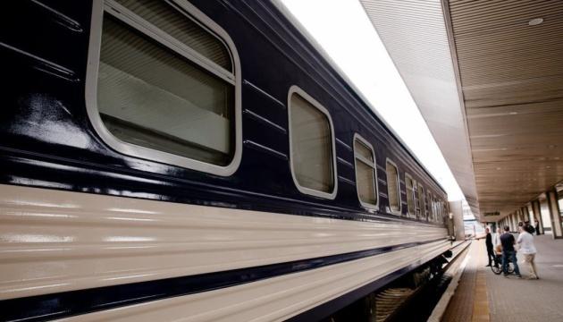 Депутати Чернівецької обласної ради звернулися до уряду та Укрзалізниці з проханням поліпшити транспортне сполучення з Києвом.