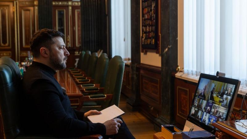 Зеленський надав вказівку зміцнити охорону інфраструктурних об'єктів, а дипломатам наказав регулярно інформувати партнерів про поточний стан справ.