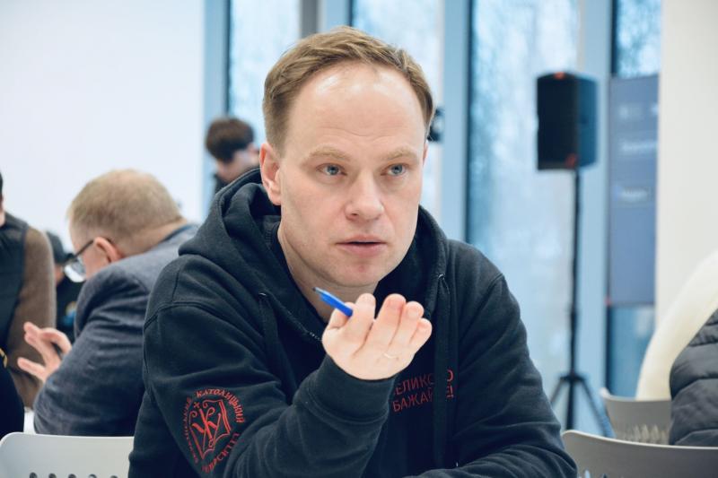 Правоохоронні органи досі не провели опитування журналістів, яких спостерігали підозрювані у справі 