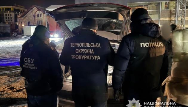 У Тернополі чоловік запропонував свої послуги за 30 тисяч доларів, обіцяючи допомогти уникнути покарання за СЗЧ - НПУ.