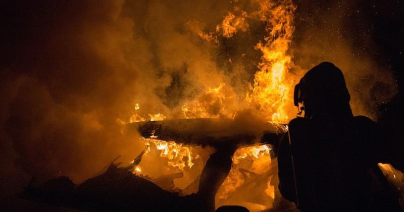 Жахлива дорожньо-транспортна пригода на Львівщині: особа загинула у вогні всередині автомобіля.