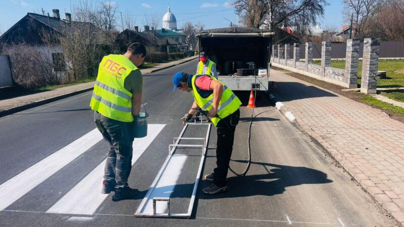 В Івано-Франківській області модернізують пішохідні переходи на чотирьох автомобільних шляхах.