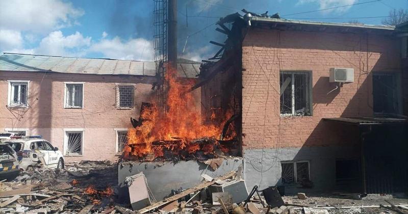 Російські війська завдали удару по відділу поліції в Прилуках: є інформація про постраждалого - Новини bigmir)net.